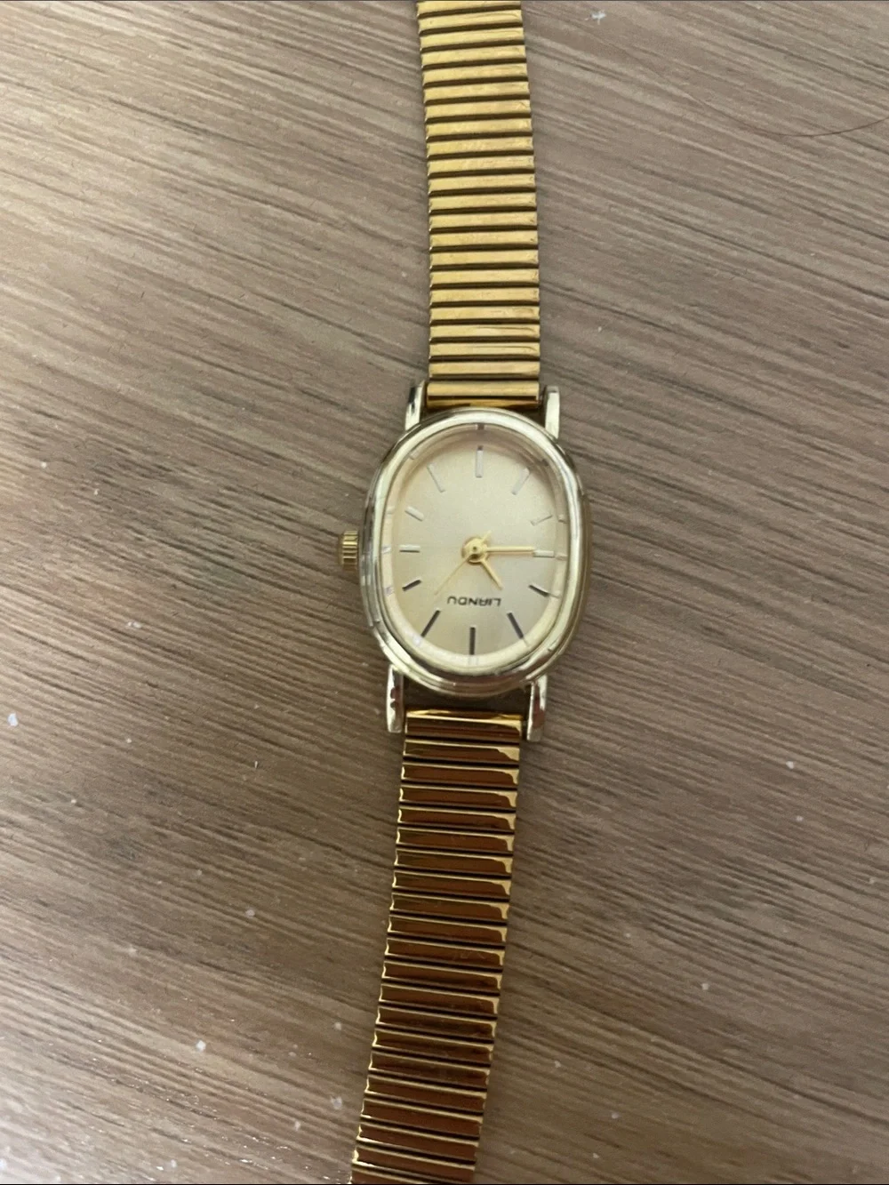 Women's Gold Stretch Band Watch - Sleek Everyday Style